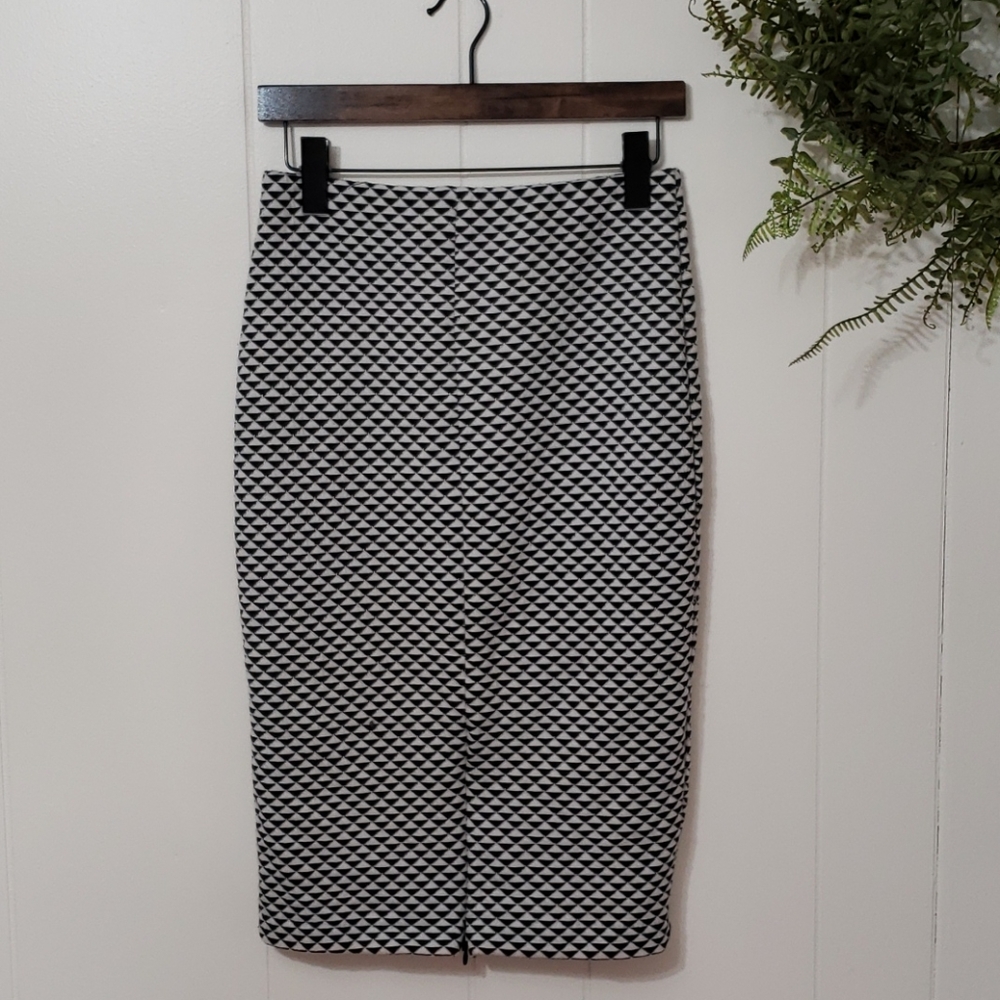 H&M Diagonal Black & White Graphic Print Pencil Skirt Office Wear Business EUC